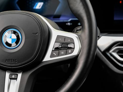 Used 2022 BMW i4 eDrive40 w/ M Sport Package RWD image 18