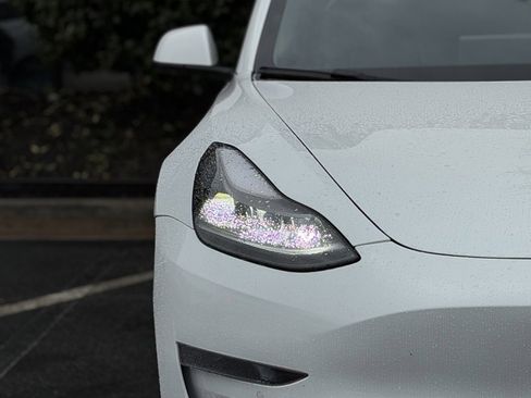 Used 2022 Tesla Model 3 Standard Range image 4