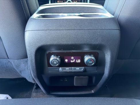 Used 2025 GMC Acadia Elevation image 13
