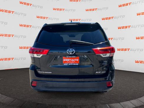 Used 2018 Toyota Highlander XLE AWD/4WD image 4