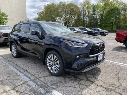 New 2026 Toyota Highlander Platinum AWD/4WD image 1