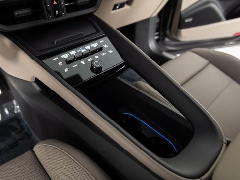 New 2025 Porsche Macan 4S Electric image 19