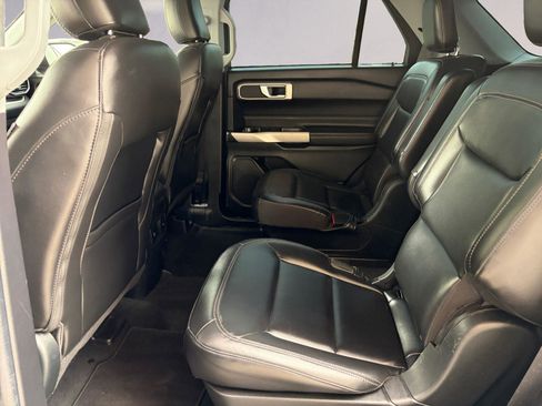 Used 2022 Ford Explorer XLT w/ Equipment Group 202A image 13