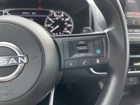 Used 2023 Nissan Rogue SV image 36