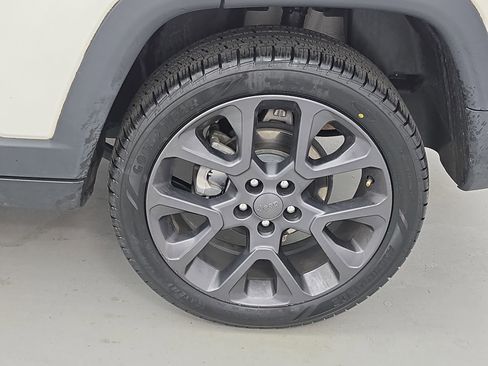 Used 2021 Jeep Compass Latitude w/ Sun and Sound Group AWD/4WD image 34