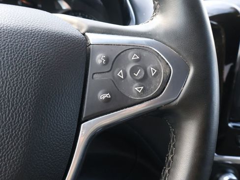 Used 2023 Chevrolet Traverse LT image 18