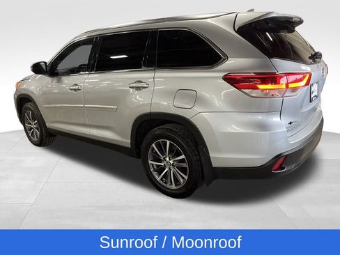 Used 2019 Toyota Highlander XLE image 3