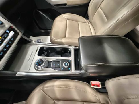 Used 2021 Ford Explorer XLT w/ Equipment Group 202A image 22