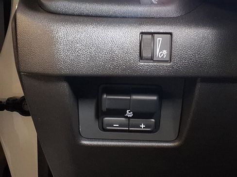 New 2025 GMC Canyon Elevation w/ Technology Package image 17