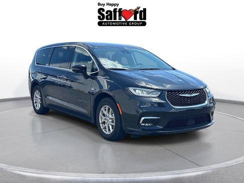 Used 2024 Chrysler Pacifica Touring-L FWD image 9