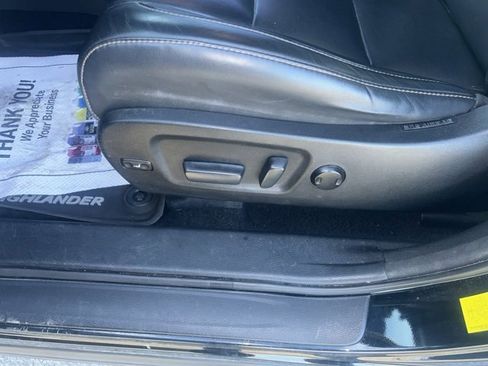 Used 2017 Toyota Highlander XLE image 13