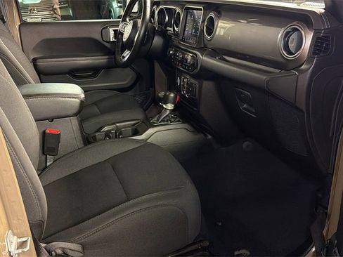 Used 2020 Jeep Gladiator Overland image 10