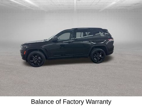 Used 2024 Jeep Grand Cherokee Altitude AWD/4WD image 8