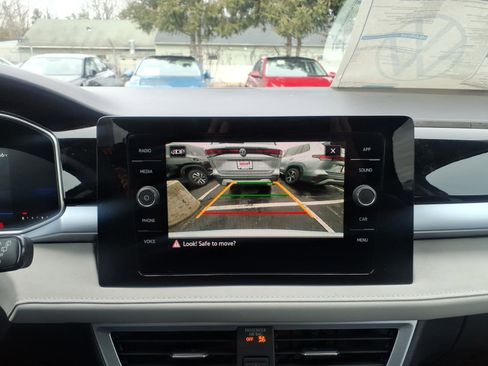 New 2026 Volkswagen Taos SE image 15