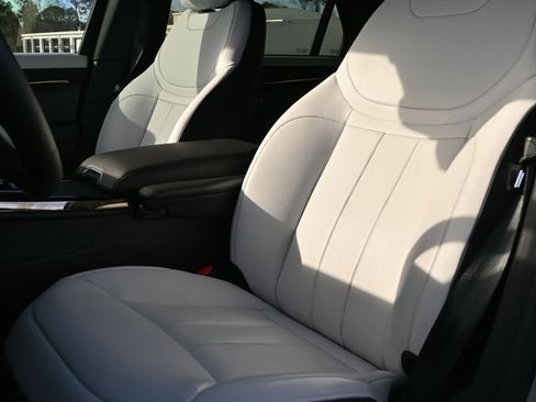 Used 2025 Land Rover Range Rover Sport Dynamic SE image 18