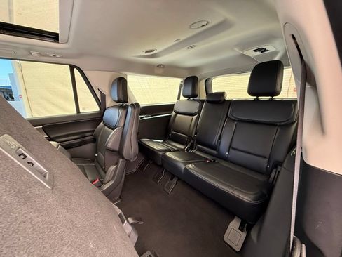 Used 2025 Ford Expedition Max Platinum AWD/4WD image 23