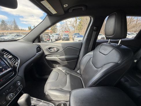 Used 2019 Jeep Cherokee High Altitude image 23