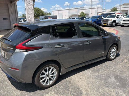Used 2018 Nissan Leaf SV FWD image 3
