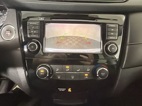 Used 2019 Nissan Rogue SV FWD image 24