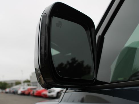 Used 2024 Land Rover Defender 110 S image 64