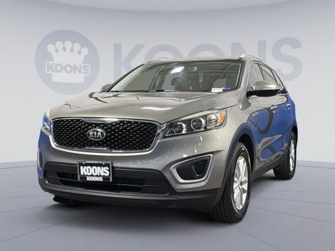 Used 2017 Kia Sorento LX w/ LX Convenience Package image 1