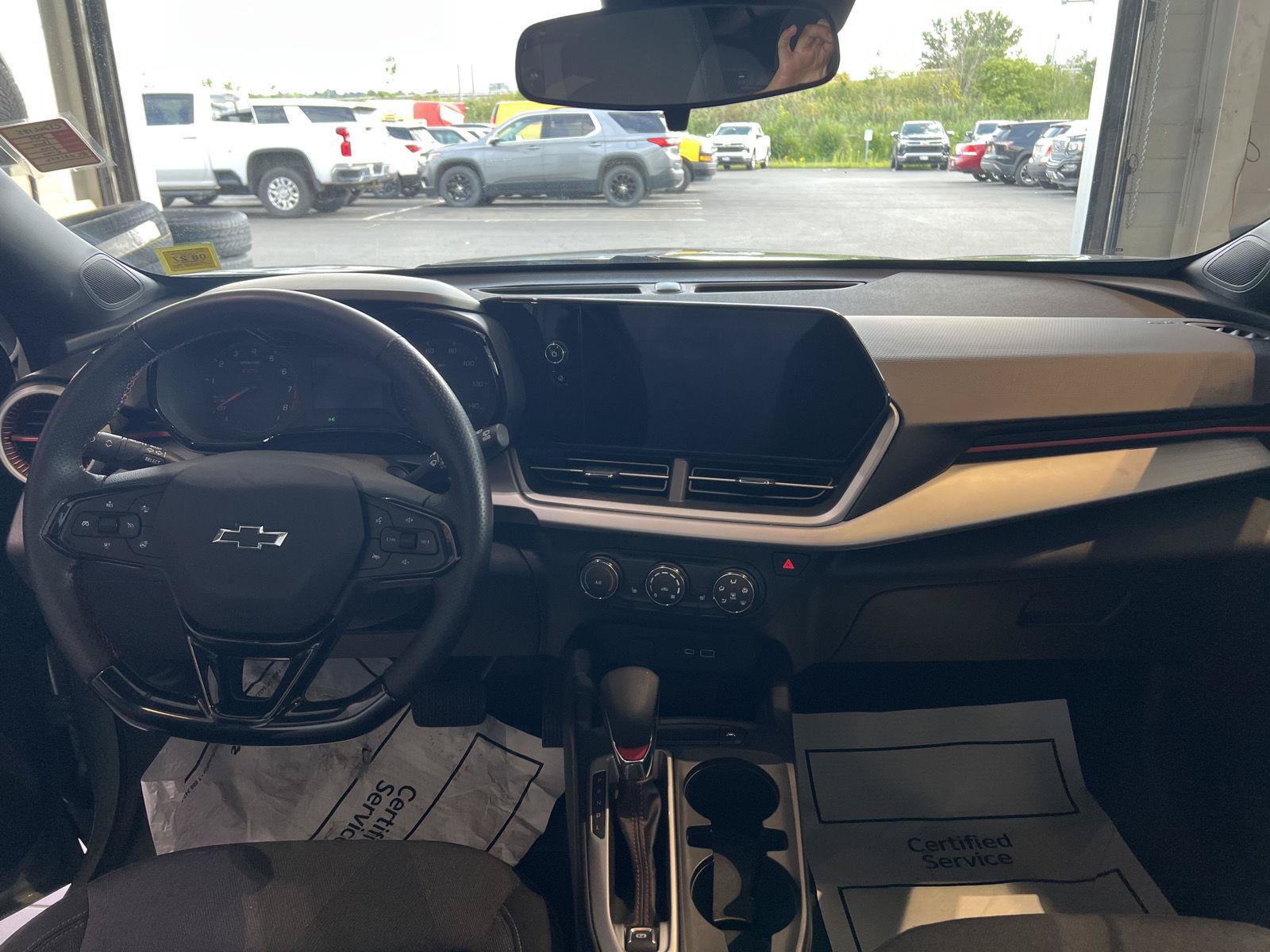 Used 2024 Chevrolet Trax RS FWD image 12