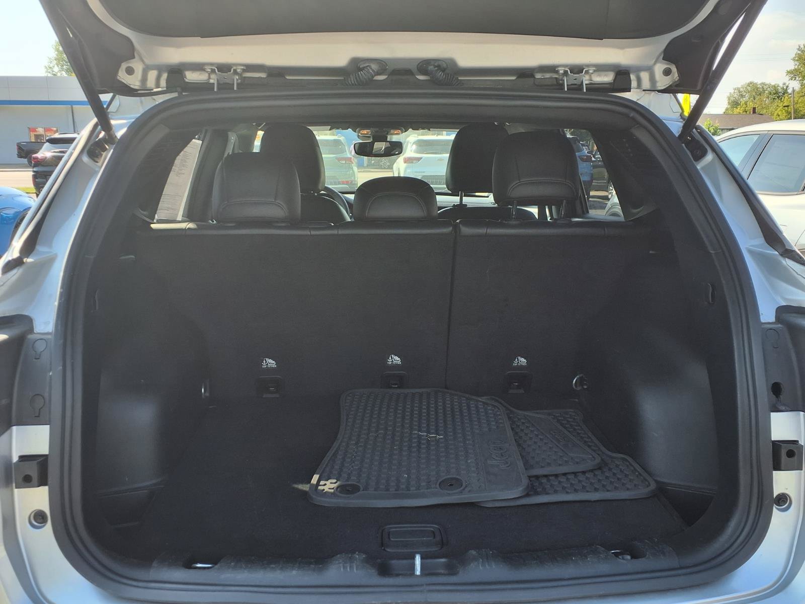 Used 2025 Jeep Compass Trailhawk AWD/4WD image 22