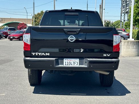 Certified 2022 Nissan Titan SV image 5