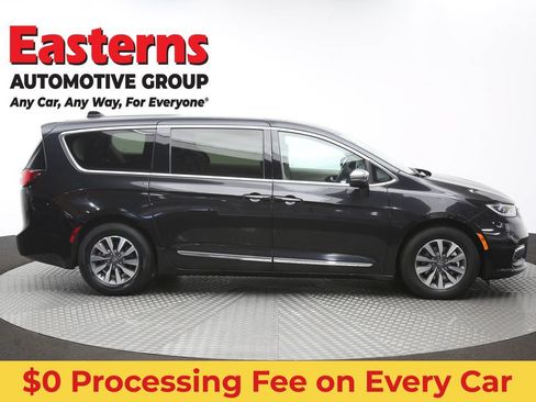 Used 2023 Chrysler Pacifica Limited FWD image 49