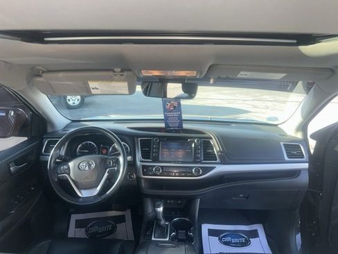 Used 2017 Toyota Highlander XLE image 44