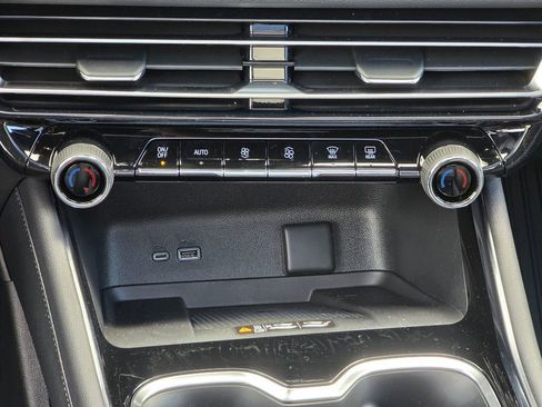 New 2026 Chevrolet Traverse LT FWD image 32