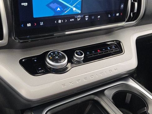 Used 2025 Ford Expedition Active AWD/4WD image 31