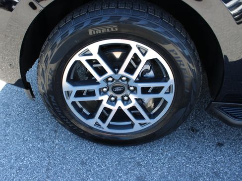 Used 2025 Ford Expedition Active AWD/4WD image 10