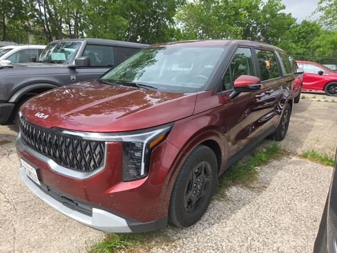 Used 2025 Kia Carnival image 1