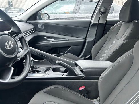 Used 2024 Hyundai Elantra SEL image 3