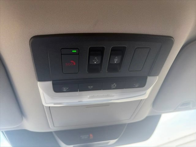 Used 2025 Nissan Pathfinder SV w/ SV Premium Package AWD/4WD image 25