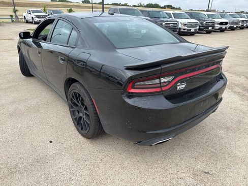 Used 2022 Dodge Charger SXT w/ Blacktop Package RWD image 8