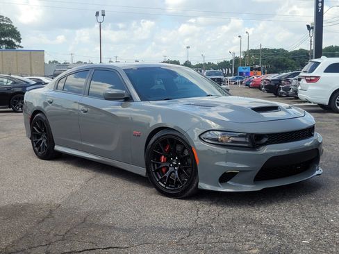 Used 2019 Dodge Charger Scat Pack w/ Dynamics Package RWD image 2