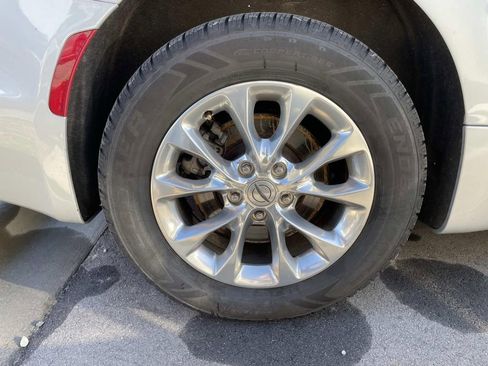 Used 2022 Chrysler Pacifica Touring-L image 5