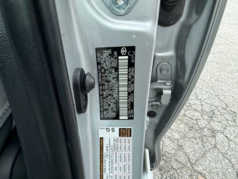 Used 2021 Toyota Corolla LE image 19