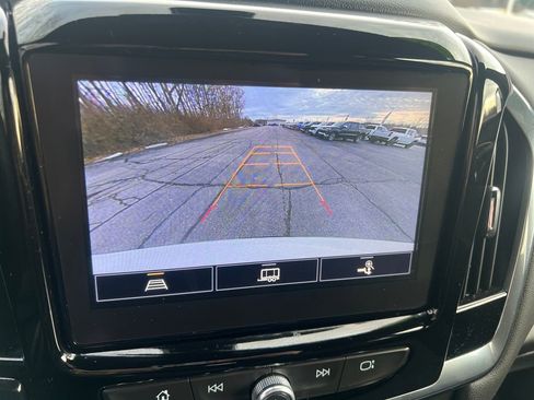 Used 2023 Chevrolet Traverse LT image 17