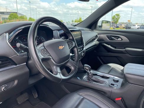 Used 2023 Chevrolet Traverse LT FWD image 10