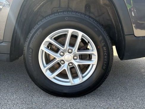 Used 2023 Jeep Grand Cherokee L Laredo w/ Luxury Tech Group I image 9