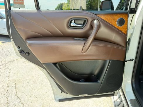 Used 2015 INFINITI QX80 4WD w/ Limited Package image 11