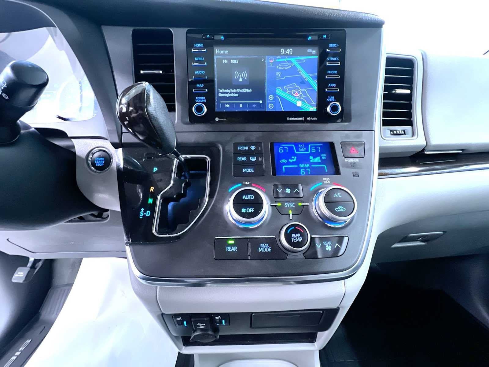 Used 2019 Toyota Sienna XLE w/ XLE Navigation Package FWD image 29