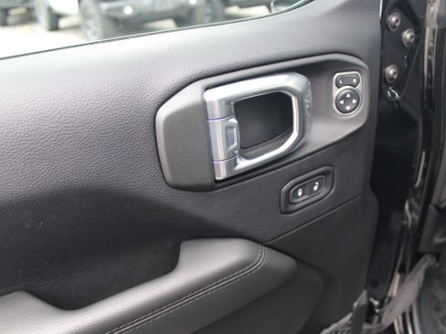 Used 2021 Jeep Wrangler Unlimited Sahara image 6