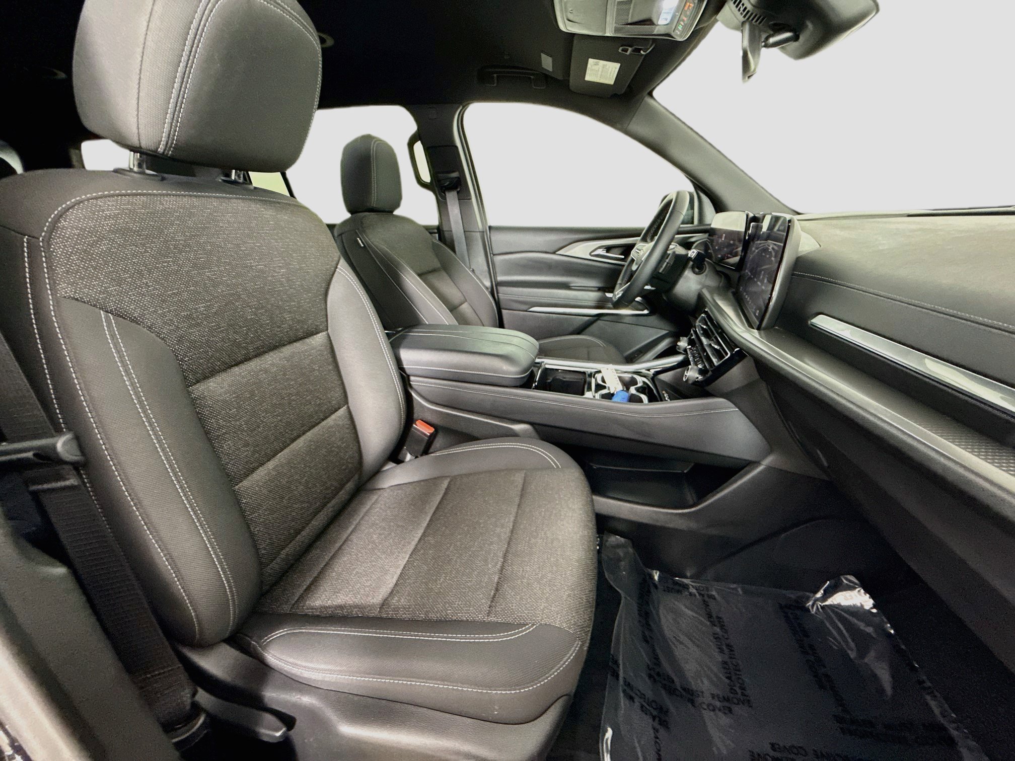 Used 2024 Chevrolet Traverse LT w/ Trailering Package FWD image 31