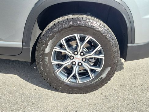 Used 2024 GMC Acadia AT4 w/ Luxury Package image 28