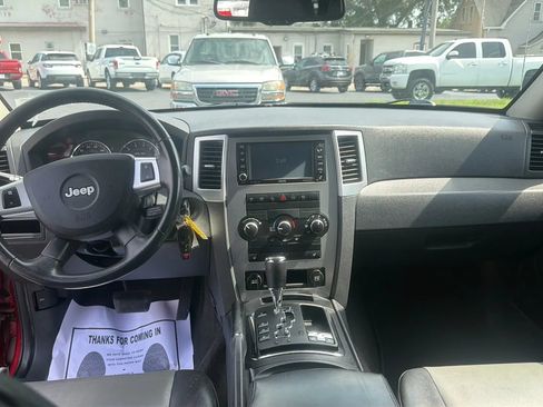 Used 2010 Jeep Grand Cherokee Laredo AWD/4WD image 12