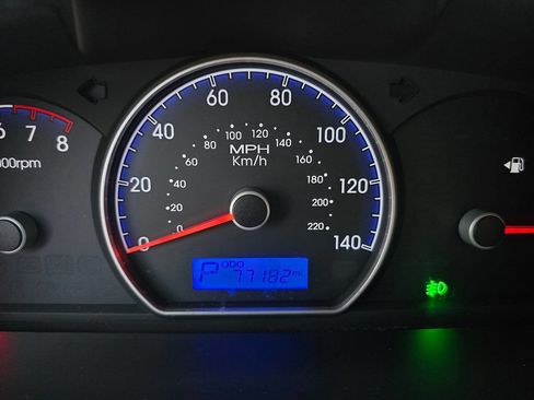 Used 2010 Hyundai Elantra GLS image 30